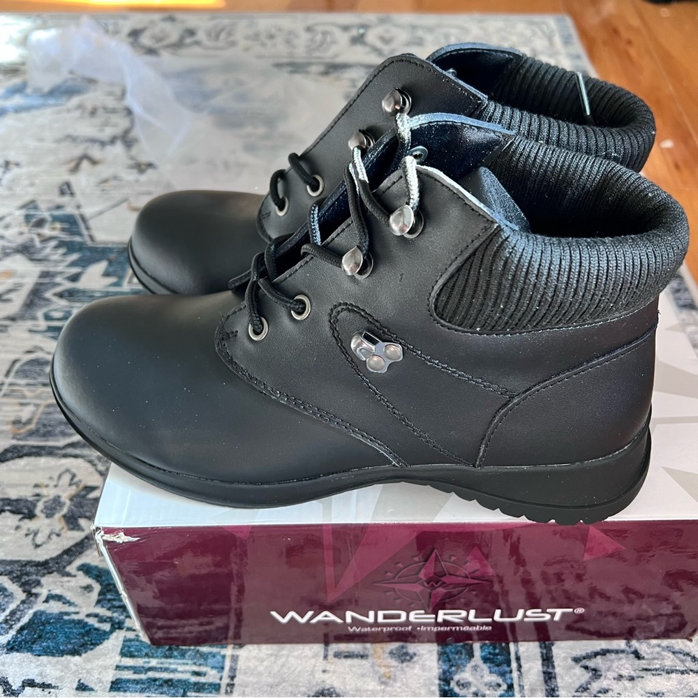 NIB Wanderlust  Black Leather 8.5 Low Boots